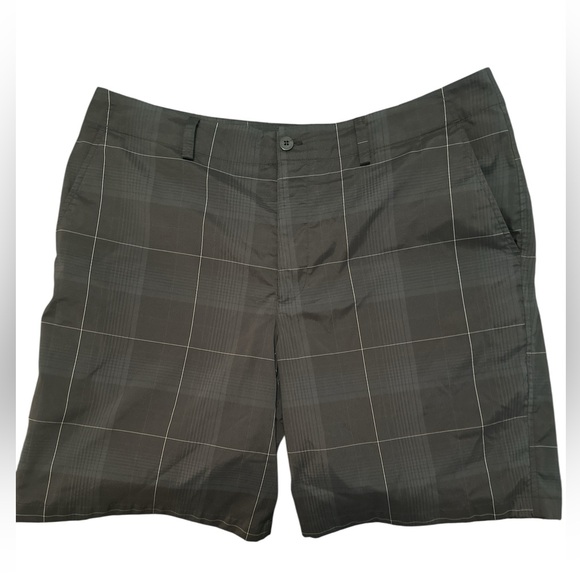 Other - Under Armour Men’s Golf Shorts Size 38R